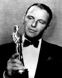 Sinatra y su Óscar por "De aquí a la eternidad"